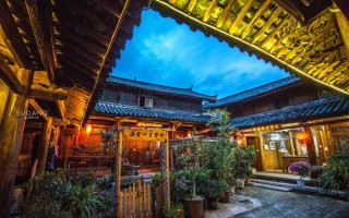 丽江古城短视频制作 【20度的丽江·旅居古城】陶土与时光：一个手艺人用十年捏出丽江的诗意