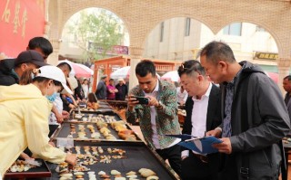 和田短视频制作公司 从介绍玉石到推介家乡 网红“和田收玉小哥”的成长路